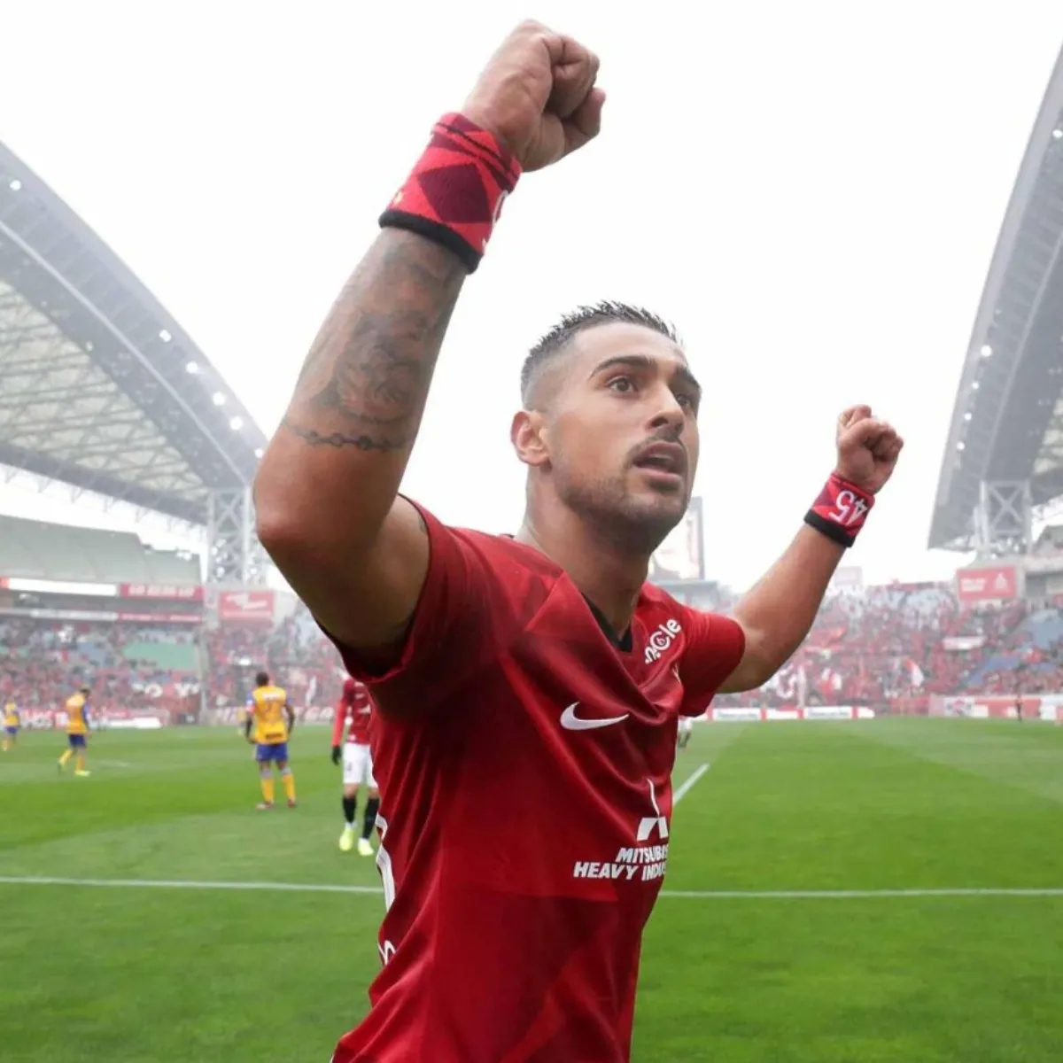 开云体育官网-转会期突围战来临，埃因霍温围绕亚冠豪取连胜，压力陡增，身体对抗强度拉满的简单介绍